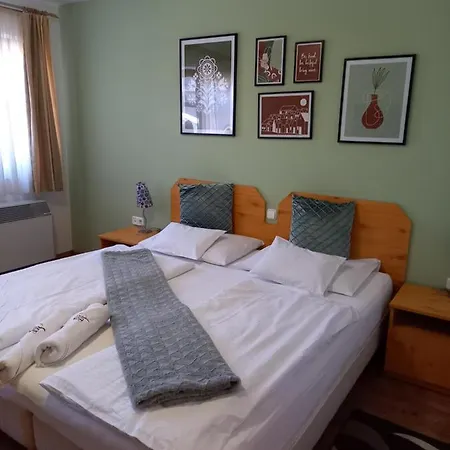 Blum Pince - Borozo Vendeghaz 3*