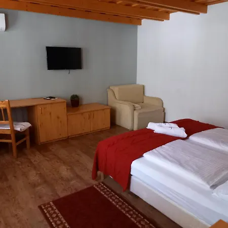 Blum Pince - Borozo Vendeghaz Pensjonat Villány