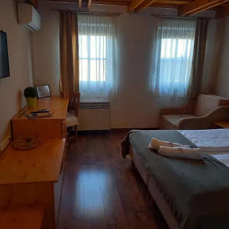 Guest house Blum Pince - Borozo Vendeghaz