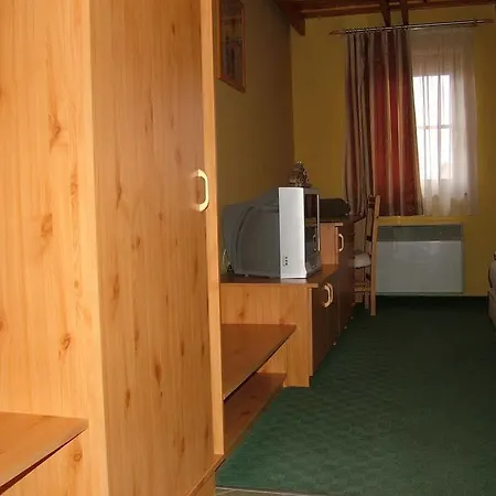Blum Pince - Borozo Vendeghaz 3* Villany